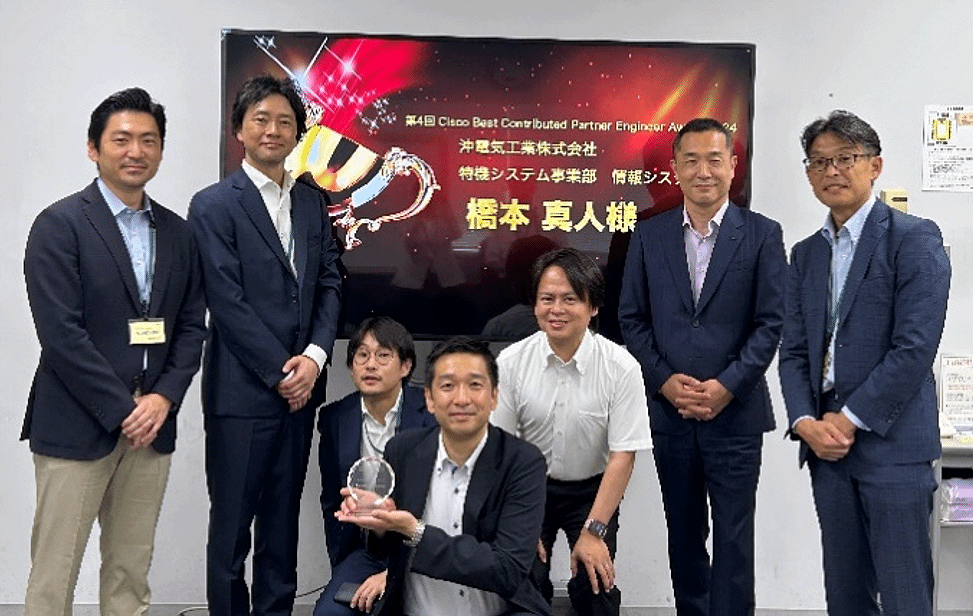 シスコシステムズ 泉 雅明氏、執行役員 福田 秀幸氏、片浦 拓氏、OKI 橋本 真人、部長 坂口 修、特機システム事業部長 本杉 正哉、シスコシステムズ 営業本部長 松澤 貴史氏