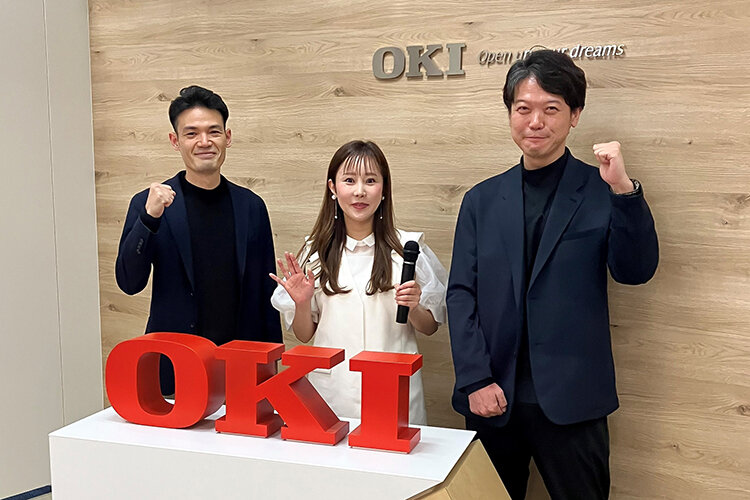 写真：（左）村松敦（イノベーション推進室IMS・教育推進チーム） （中）馬場ももこ（株式会社セント・フォース、フリーアナウンサー） （右）山賀信吾（広報・プロモーション部　プロモーション企画室　プロモーション推進チーム）