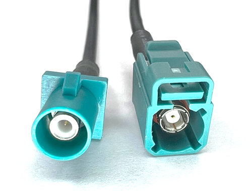 プラグ（左）とジャック（右）