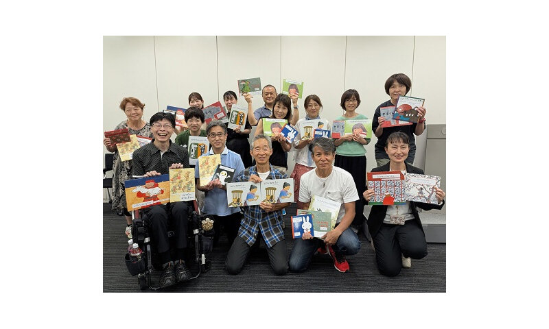 ラオス語の絵本を作って現地の子どもたちに送る活動