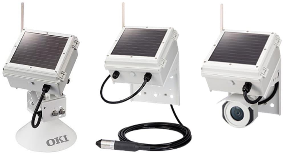 ゼロエナジーゲートウェイ(ZE-GW)(左)超音波水位計付、(中央)水圧式水位計付、(右)高感度カメラ付