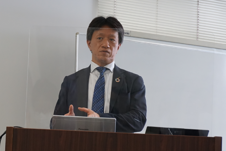 講演中の藤原執行役員の写真
