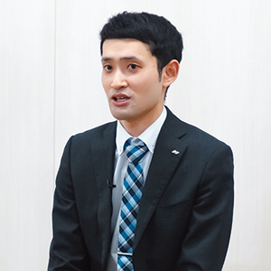 荒井 友宏氏