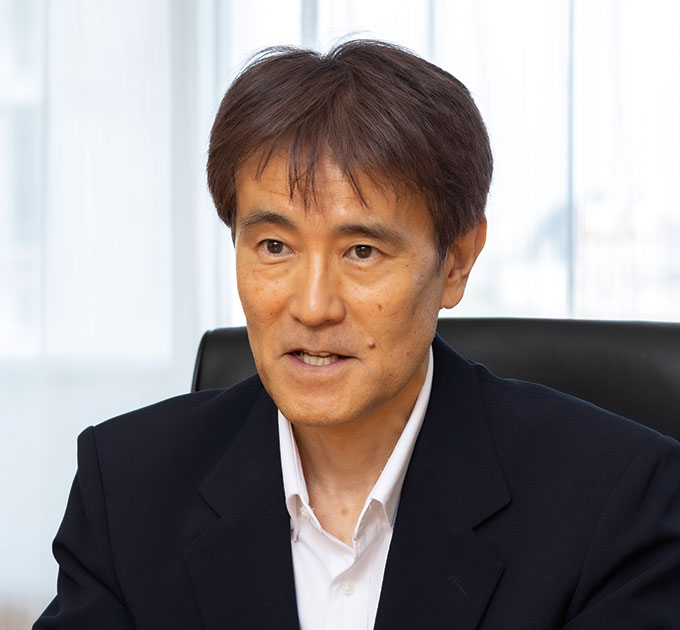 岡田 謙二郎 氏