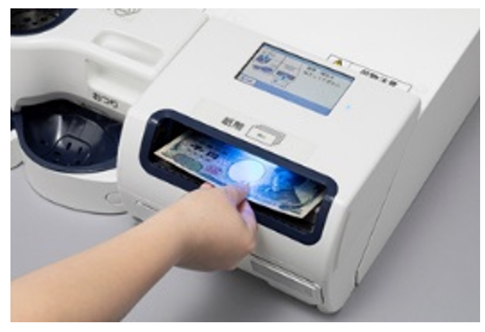 硬貨紙幣釣銭機　CR-30