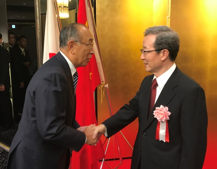 程永華大使と会談する川崎会長