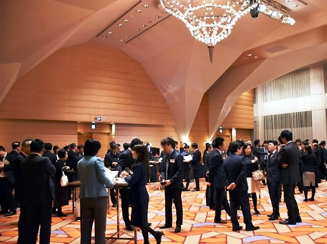 受賞者で賑わう受賞会場