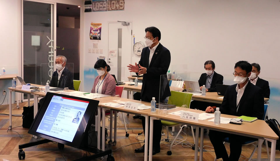 右からOKI八反田人事総務部長、坪井専務、OWW堀口社長、十川部長