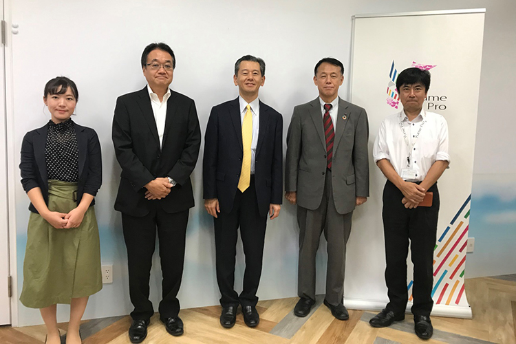 三又局長(中央)とOITFおよびIPD関係者