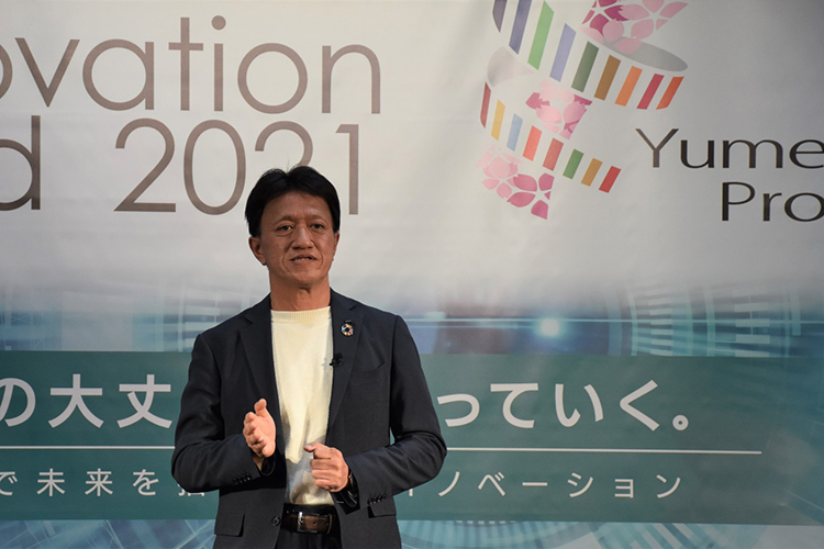 OKI Innovation World 2021で講演する藤原執行役員 CINO兼CTOの写真