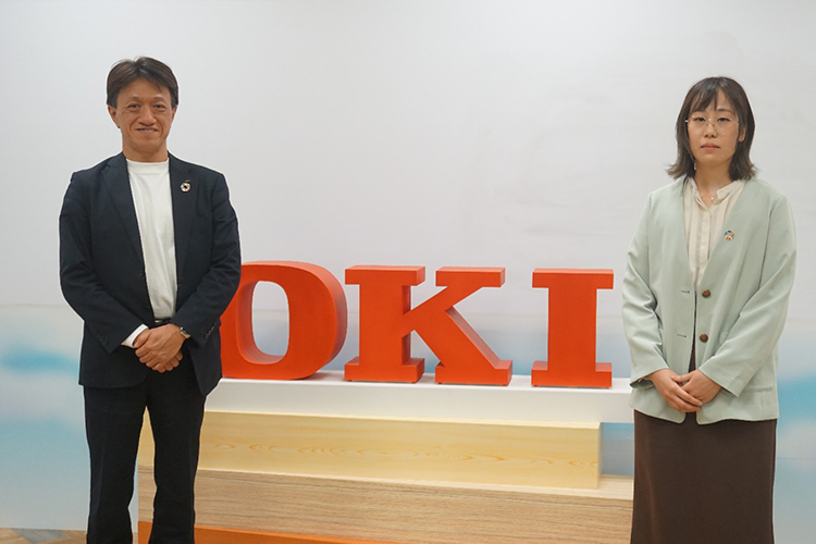OKI藤原執行役員 イノベーション責任者兼イノベーション事業開発担当(左)とYumeハブ4期生 小川(右)の写真