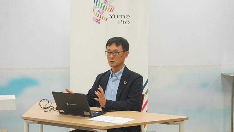 八反田執行役員 人事総務部長の写真