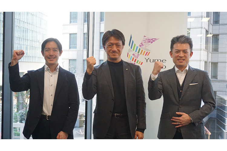 OKIグローバル事業推進本部 国松本部長(左)、藤原執行役員 イノベーション責任者兼イノベーション事業開発センター担当(中央)、グローバル事業推進本部 新規ビジネス開拓部 河村部長(右)の写真