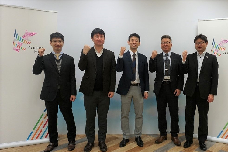 座談会に参加した共創WSのキーメンバー(左から、伊加田さん、奥谷さん、永見さん、井上さん、青木さん)の写真