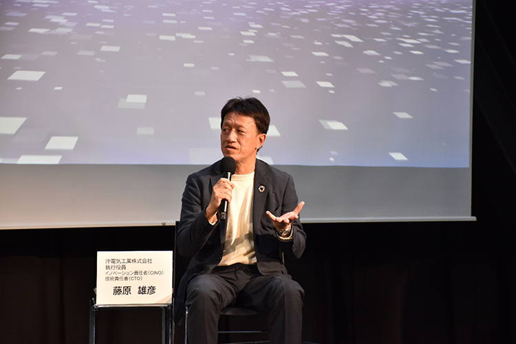 藤原執行役員の写真