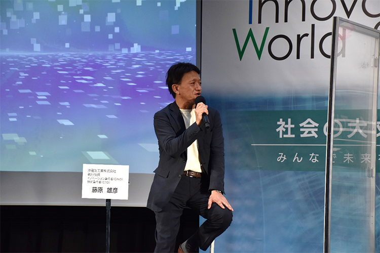 藤原執行役員の写真