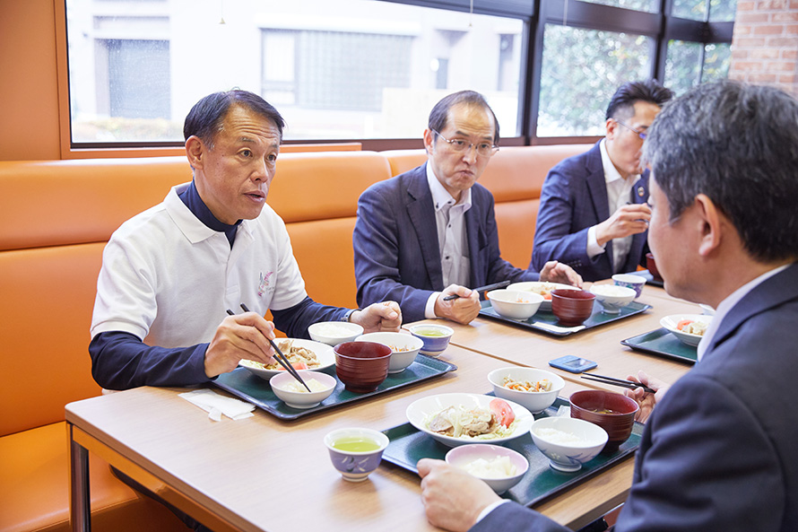 タニタの社員食堂でタニタ食堂メニューを体験
