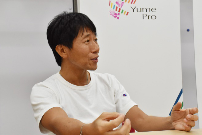 Yume STで対談に応じる守屋さん