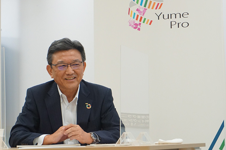 対談前の鎌上社長