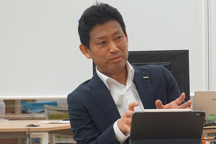 NTTコミュニケーションズ 加藤担当課長