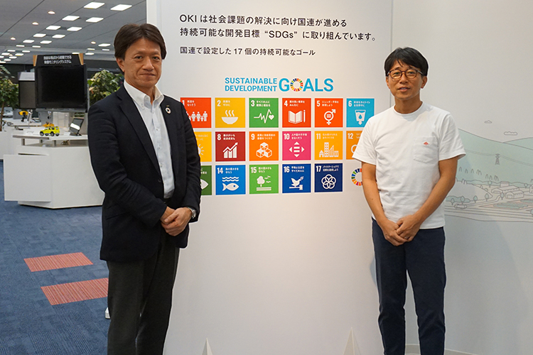 OKI藤原執行役員(左)と新規事業家 守屋 実 氏(右)の写真