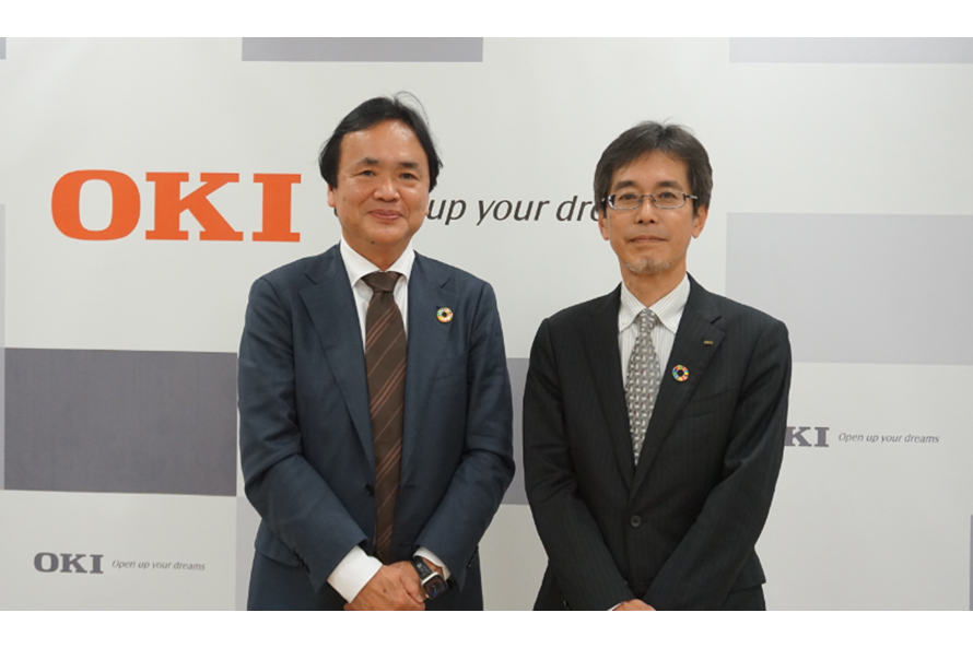 JIN松本常務理事(左)とOKI冨澤上席執行役員(右)の写真