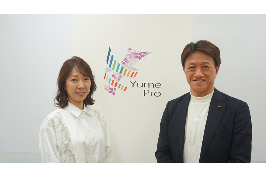 一橋大学大学院経営管理研究科 鈴木智子教授(左)、OKI藤原執行役員 CINO兼イノベーション事業開発担当(右)の写真