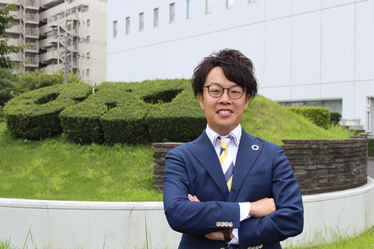 ソリューションシステム事業本部　金融・法人ソリューション事業部　長谷川の写真