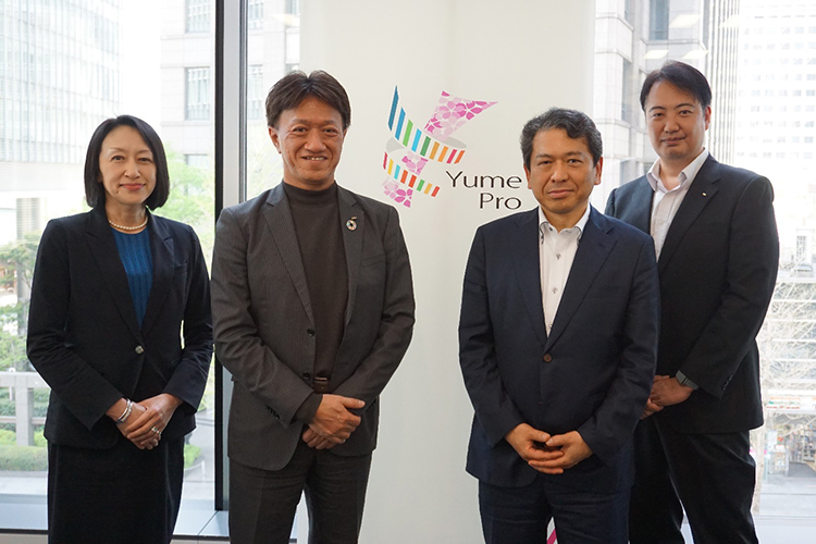 SS事業本部平井、藤原執行役員、C&P事業本部大槻、井上の写真